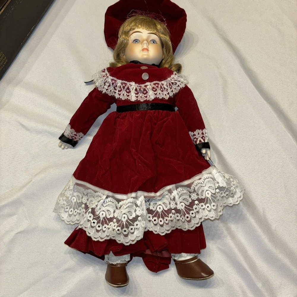 Doll Michelle Mann's World Of Music Porcelain Wind Up Musical Doll. 1982. Rare